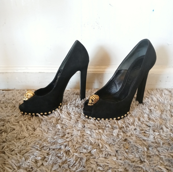 Alexander McQueen Black Suede Peep Toe Skull Platform Shoes - Picture 2 of 4
